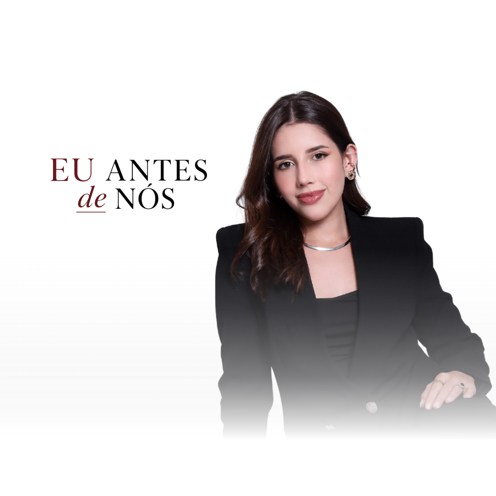 Gabriela Rocha, psicóloga, ao lado do nome do método Eu Antes de Nós